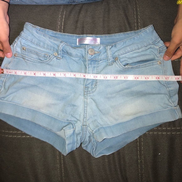 Shorts - Picture 3 of 5